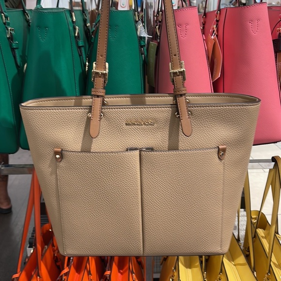 MICHAEL KORS JET SET TRAVEL MEDIUM DOUBLE POCKET TOTE NON-LEATHER VEGAN 
Camel - Picture 6 of 16